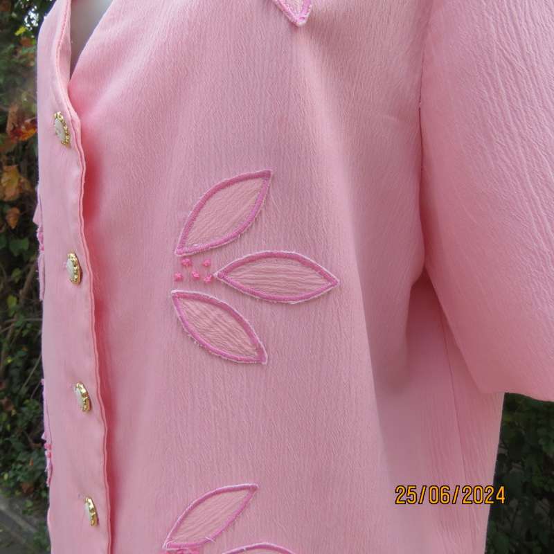 Stunning Boutique made size 42 peach pink crinkled cotton/lined jacket. Floral applique.Brand new co