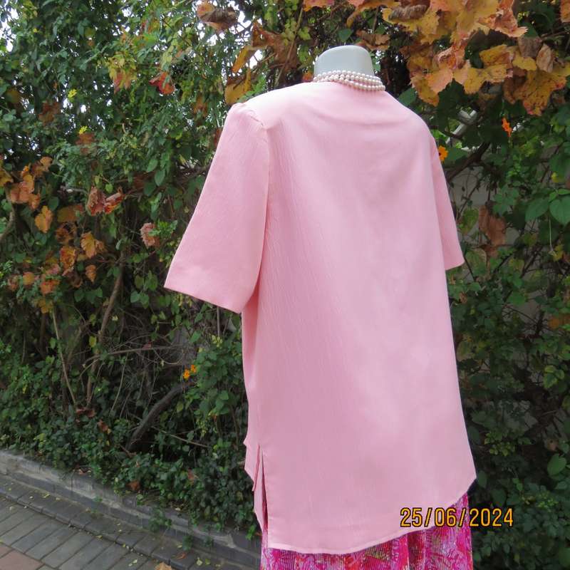 Stunning Boutique made size 42 peach pink crinkled cotton/lined jacket. Floral applique.Brand new co