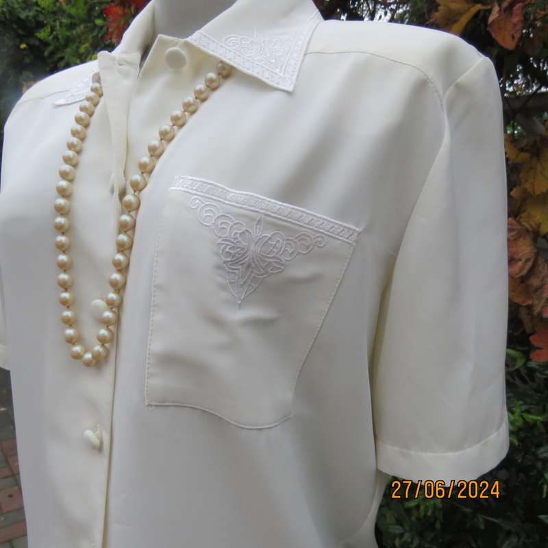 Amazing cream short sleeve blouse with embroidered shirt collar and pocket.By CANDA from UK size 36