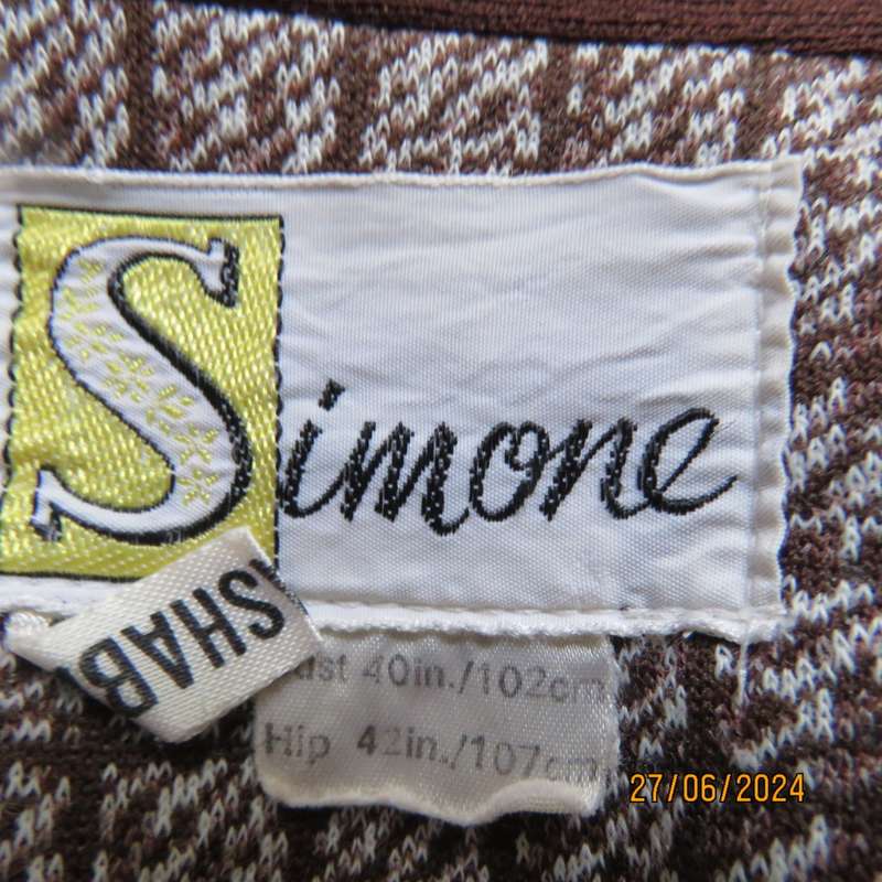 Crimplene vintage long sleeve brown/cream coat size 36 by SIMONE. Three button closure.Very good con
