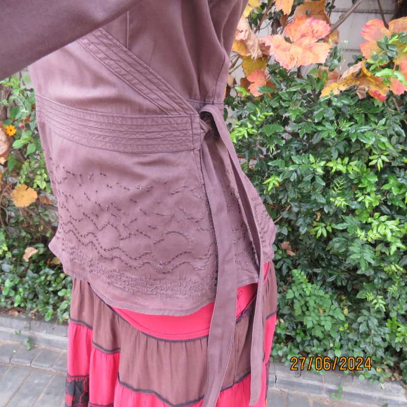 Attractive med brown fold over peplum long sleeve top by SPIRIT from IRELAND. Size 37.Embroidered.