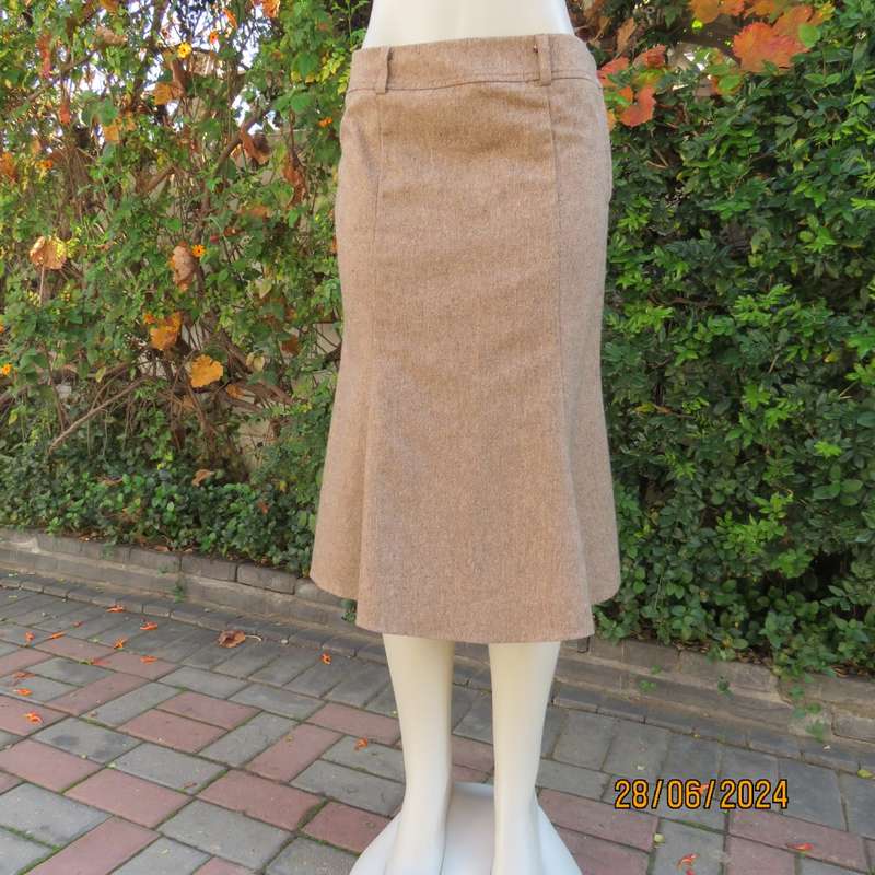 Top of the line winter poly/wool blend trumpet style skirt by`FASHION EXPRESS in 34/10.As new.