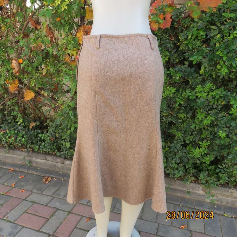 Top of the line winter poly/wool blend trumpet style skirt by`FASHION EXPRESS in 34/10.As new.