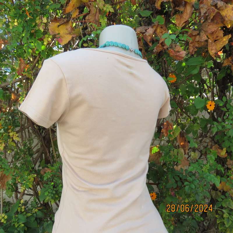 Chic little wheat colour capped sleeve T Shirt by KELSO size 32. In stretch cotton. Long length.