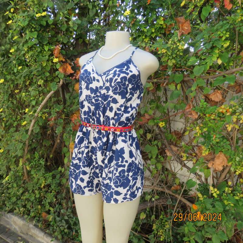 Summer romper in white with bold navy flowers. Elasticated waist. Size 36 by SHEIN. Brand new cond.