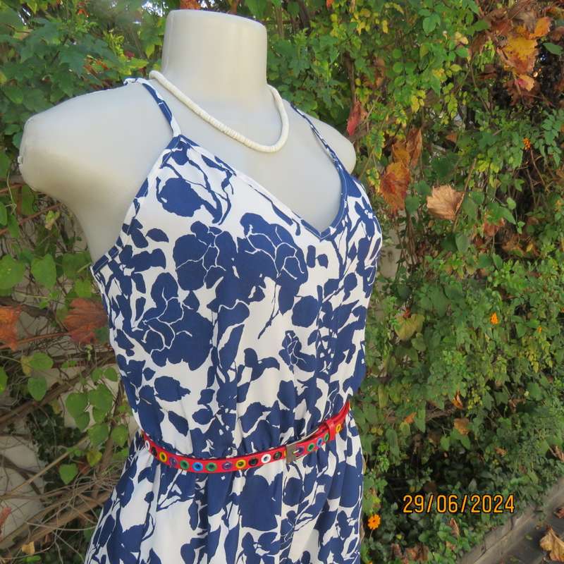 Summer romper in white with bold navy flowers. Elasticated waist. Size 36 by SHEIN. Brand new cond.