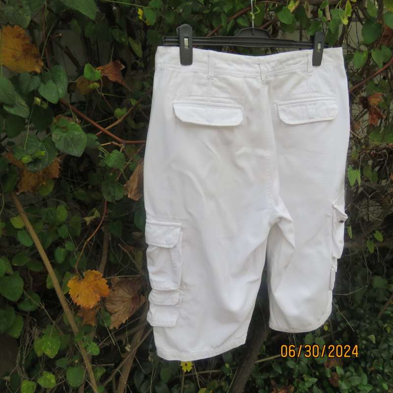 Men`s white 100% cotton cropped pants by RT DENIM size 34. Large bellow pockets leg sides. As new.