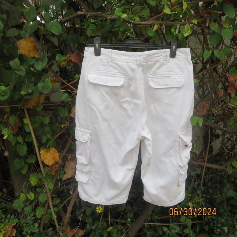 Men`s white 100% cotton cropped pants by RT DENIM size 34. Large bellow pockets leg sides. As new.