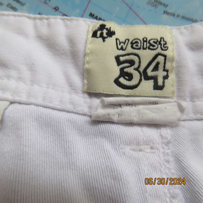Men`s white 100% cotton cropped pants by RT DENIM size 34. Large bellow pockets leg sides. As new.
