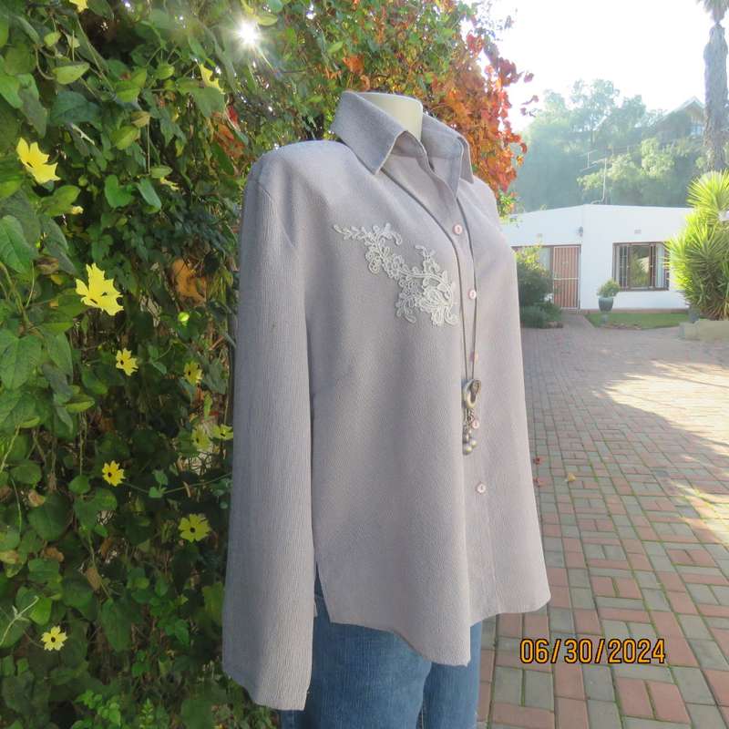 Luxury fine check textured polyester button down top in white/blue. By AREZZO 40. Lace decoration.