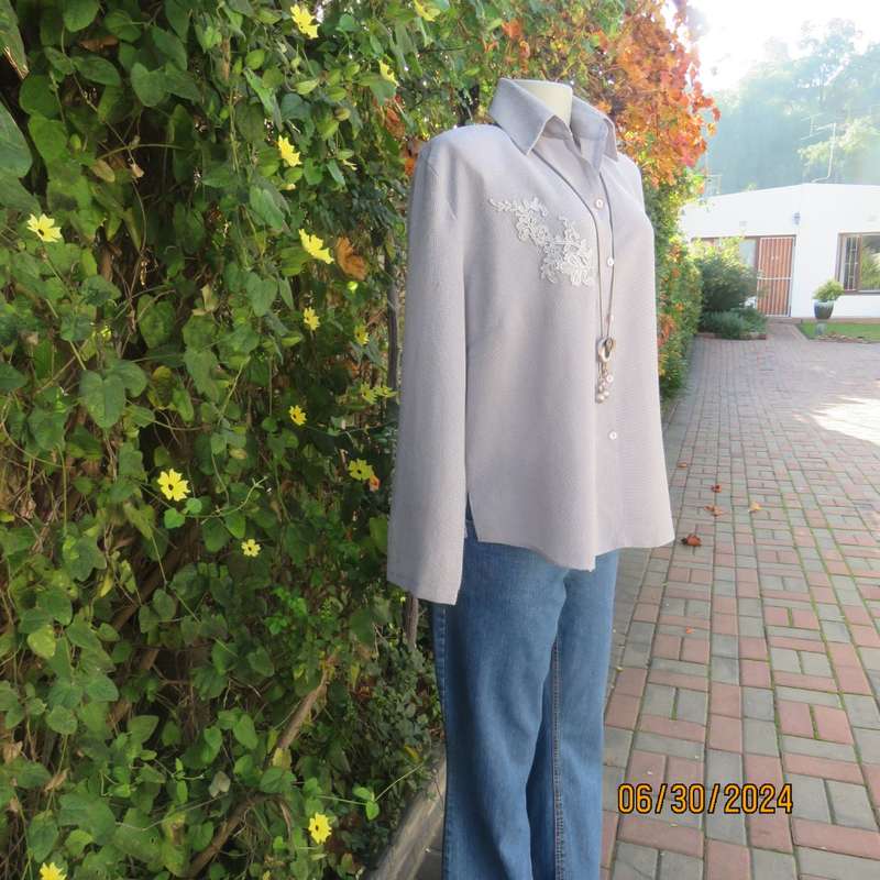 Luxury fine check textured polyester button down top in white/blue. By AREZZO 40. Lace decoration.