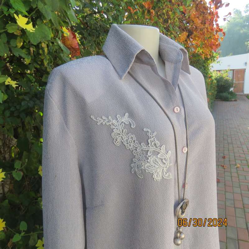 Luxury fine check textured polyester button down top in white/blue. By AREZZO 40. Lace decoration.