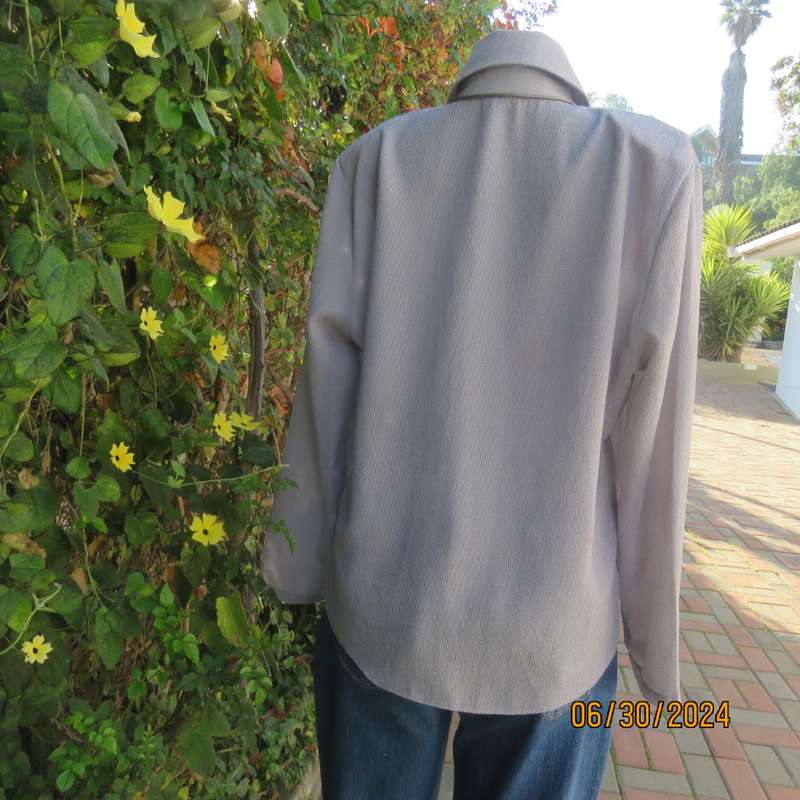 Luxury fine check textured polyester button down top in white/blue. By AREZZO 40. Lace decoration.