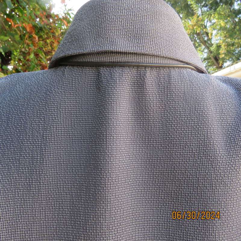 Luxury fine check textured polyester button down top in white/blue. By AREZZO 40. Lace decoration.