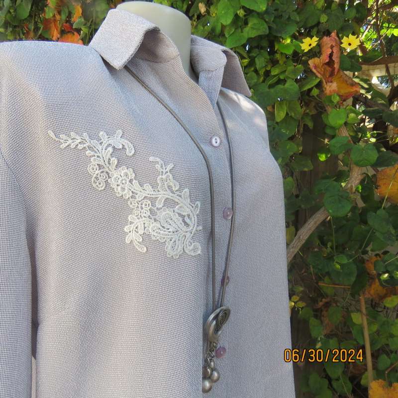 Luxury fine check textured polyester button down top in white/blue. By AREZZO 40. Lace decoration.