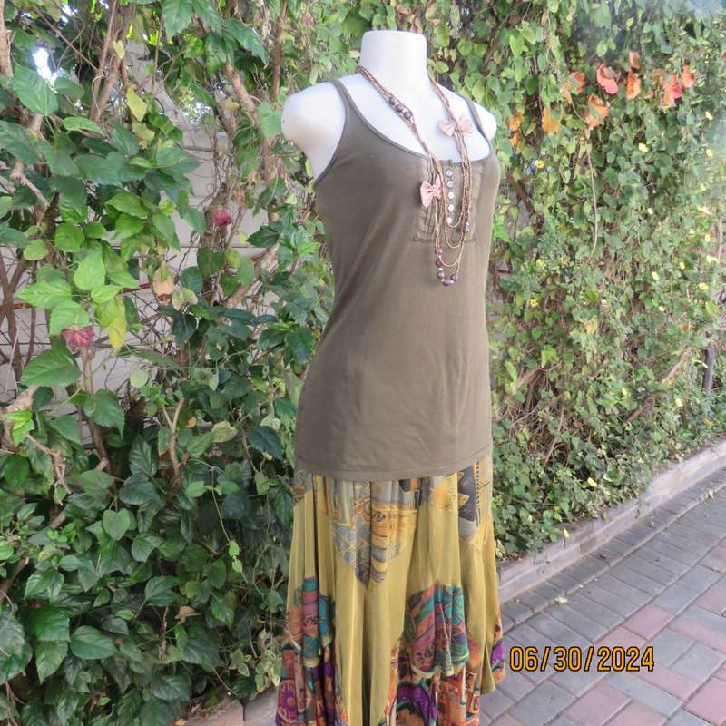 EDDIE BAUER hunters green strappy top size 38 in stretch cotton. Decorated bib. From U.S. Very good.
