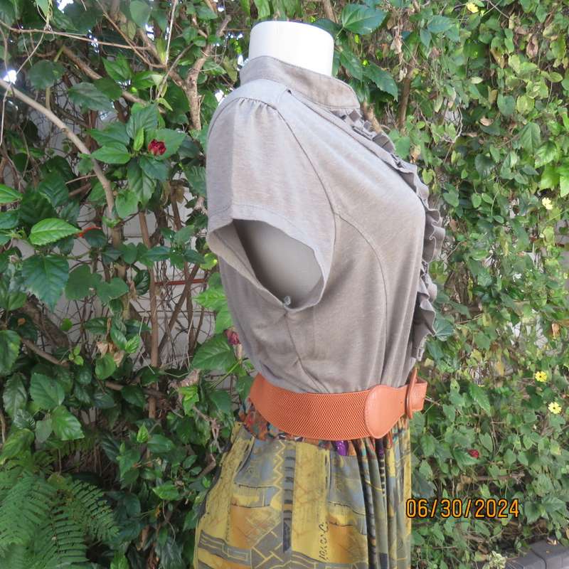 Beautiful tailored sage green button down/frilled top.Capped sleeves. Size 38. By LEVEL 8. As new