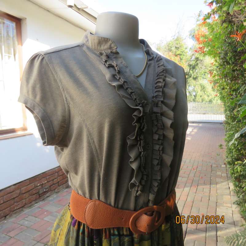 Beautiful tailored sage green button down/frilled top.Capped sleeves. Size 38. By LEVEL 8. As new