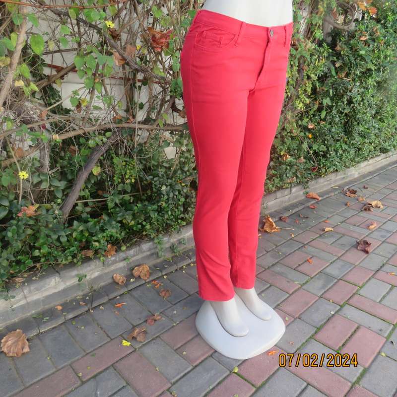 Fiery red skinny pants in polycotton stretch by RT DENIM size 32/8. Pockets back/front. New cond.