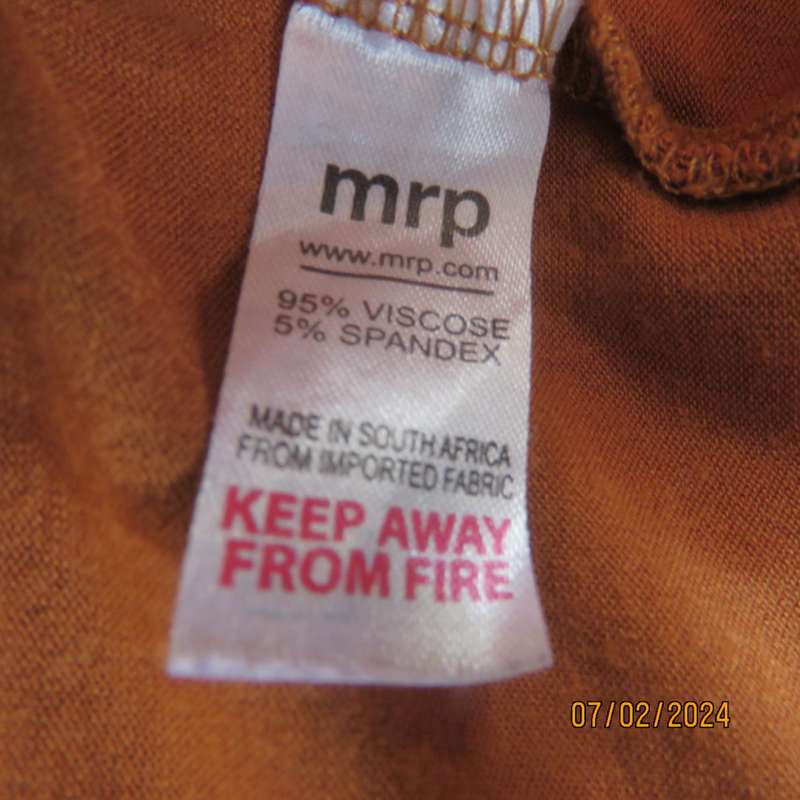Cropped long sleeve beautiful rust colour viscose stretch top. Scooped neckline.Size 34 to 36.As new
