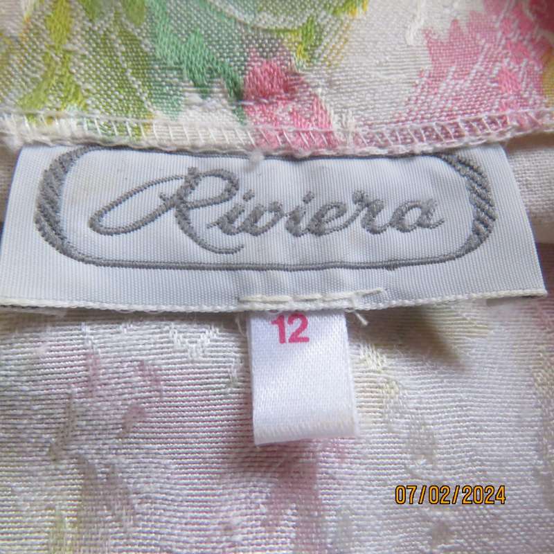 Nostalgic fresh floral embossed polycotton short sleeve jacket by RIVIERA size 36. As new cond.