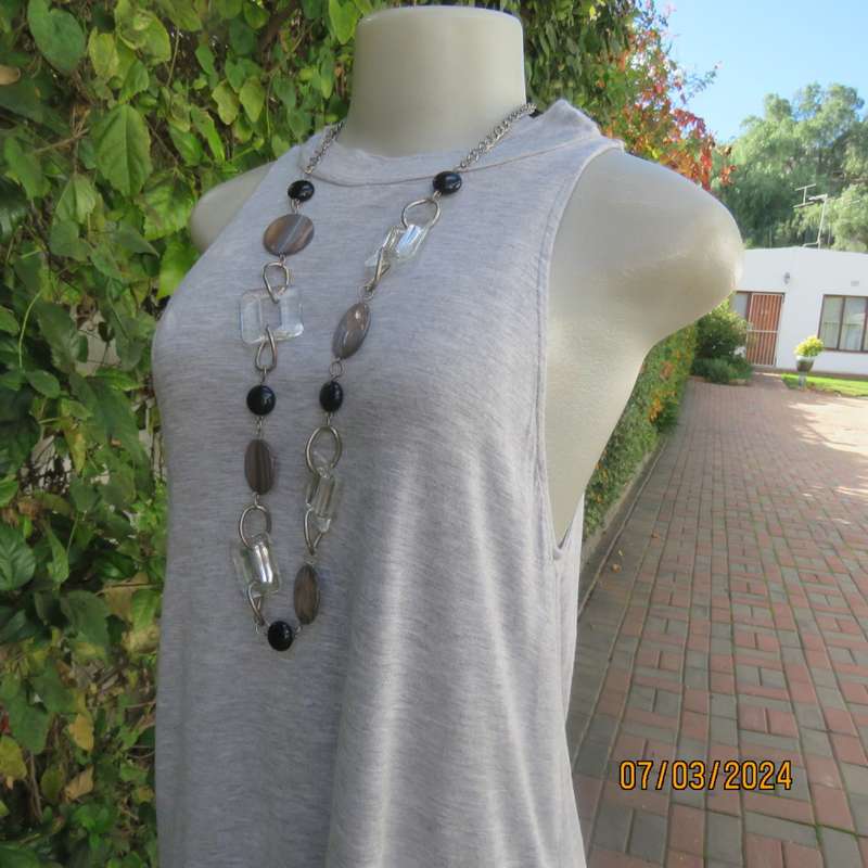 Casual long silvergrey viscose stretch wide cut top. High banded collar. By REFINERY.Size 34.As new