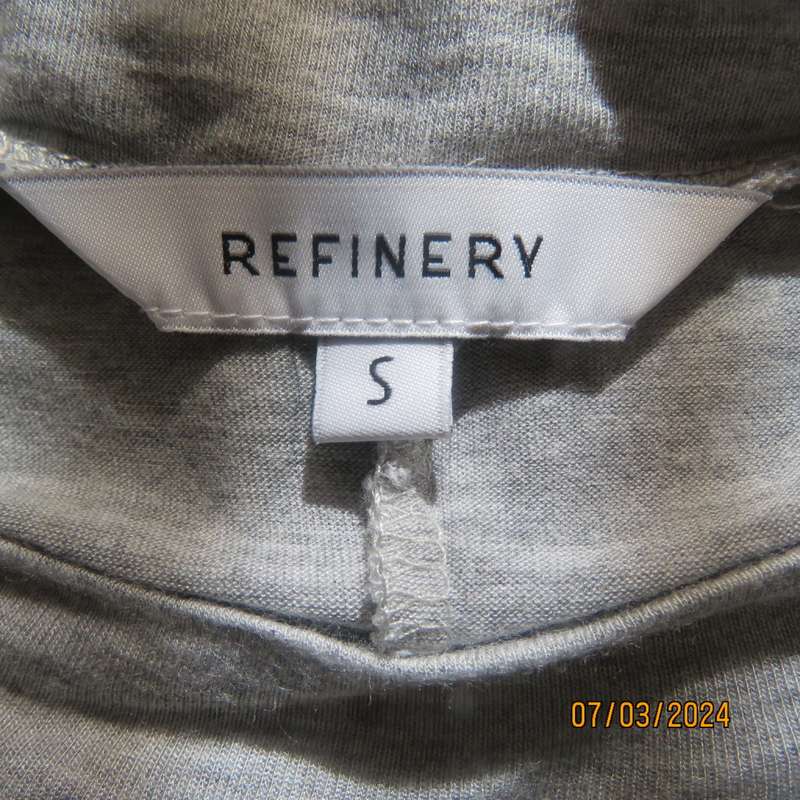 Casual long silvergrey viscose stretch wide cut top. High banded collar. By REFINERY.Size 34.As new