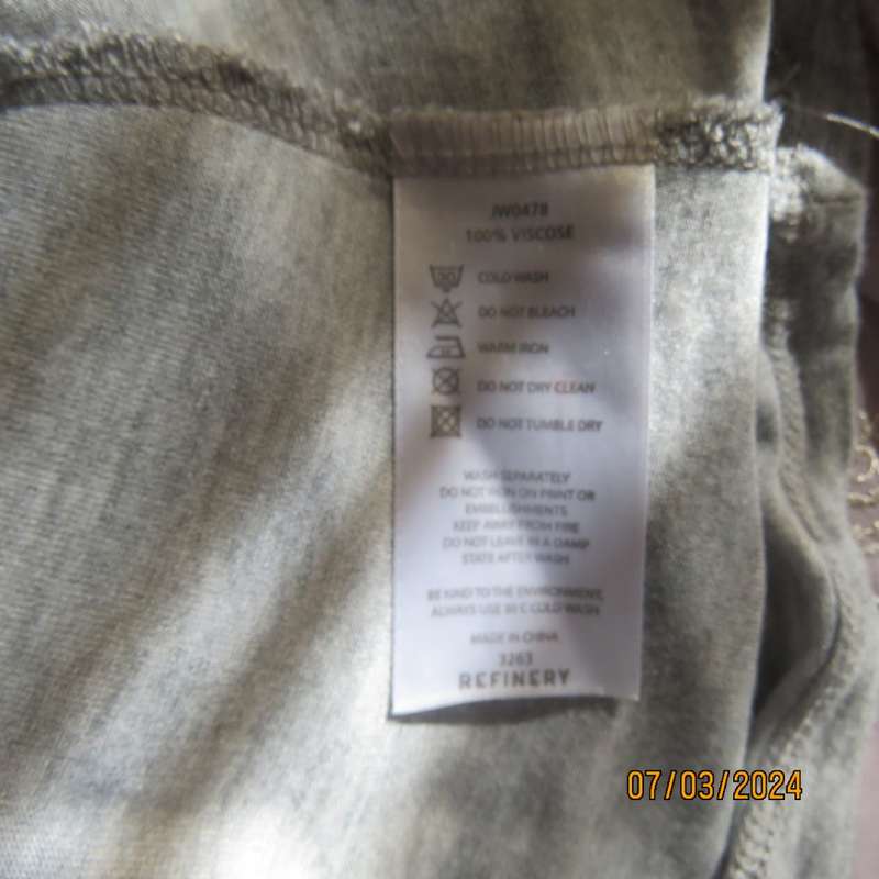 Casual long silvergrey viscose stretch wide cut top. High banded collar. By REFINERY.Size 34.As new