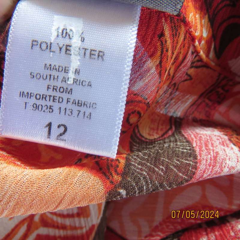 Make a statement in this autumn colour creased polyester CONTEMPO button down top size 36.