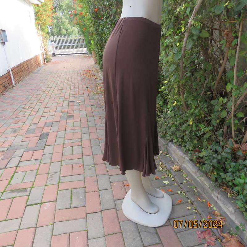 Choc brown stretch polyester gored skirt with elastic waist. By EXACT in size 40/16. Very good cond.