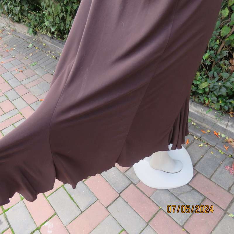 Choc brown stretch polyester gored skirt with elastic waist. By EXACT in size 40/16. Very good cond.
