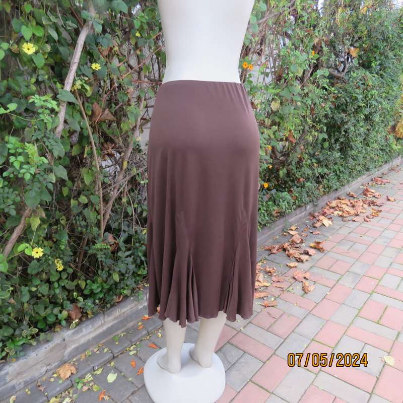 Choc brown stretch polyester gored skirt with elastic waist. By EXACT in size 40/16. Very good cond.