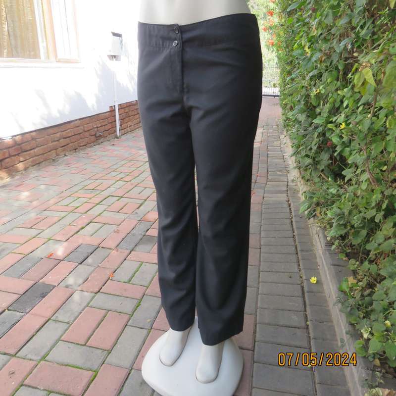 High quality black cotton/viscose straight legged dress pants. Size 34 by PREFECT. Brand new cond.