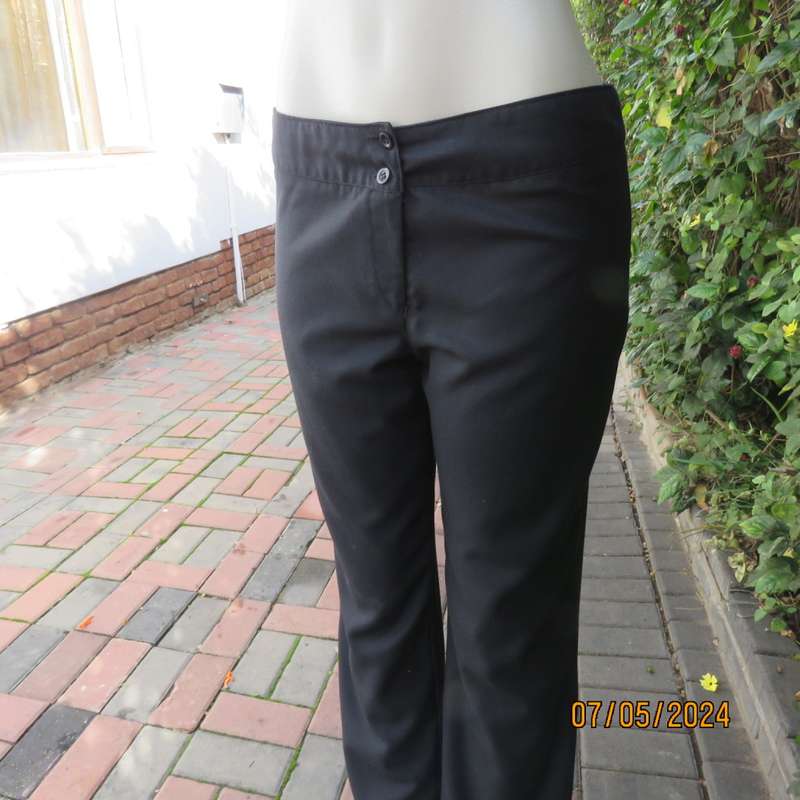 High quality black cotton/viscose straight legged dress pants. Size 34 by PREFECT. Brand new cond.