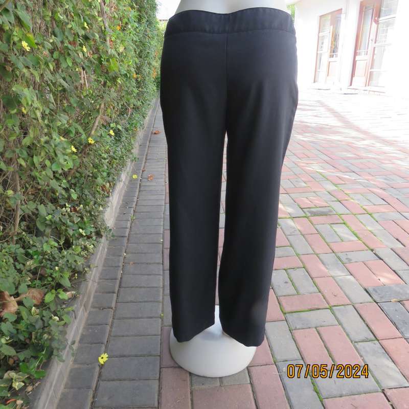 High quality black cotton/viscose straight legged dress pants. Size 34 by PREFECT. Brand new cond.