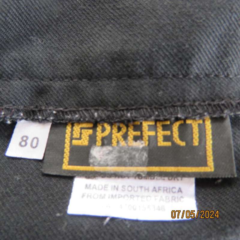 High quality black cotton/viscose straight legged dress pants. Size 34 by PREFECT. Brand new cond.