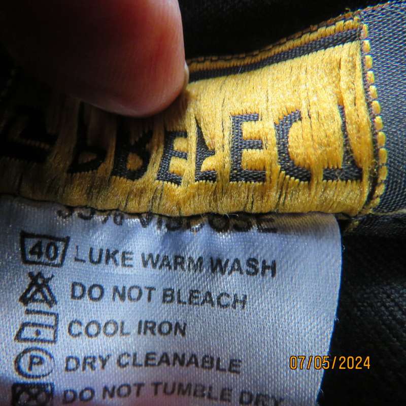 High quality black cotton/viscose straight legged dress pants. Size 34 by PREFECT. Brand new cond.