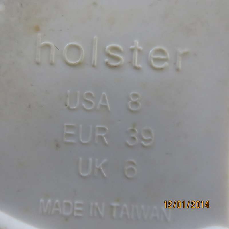 Pair white 100% vegan sandals designed in Australia. By HOLSTER size 6. As new condition