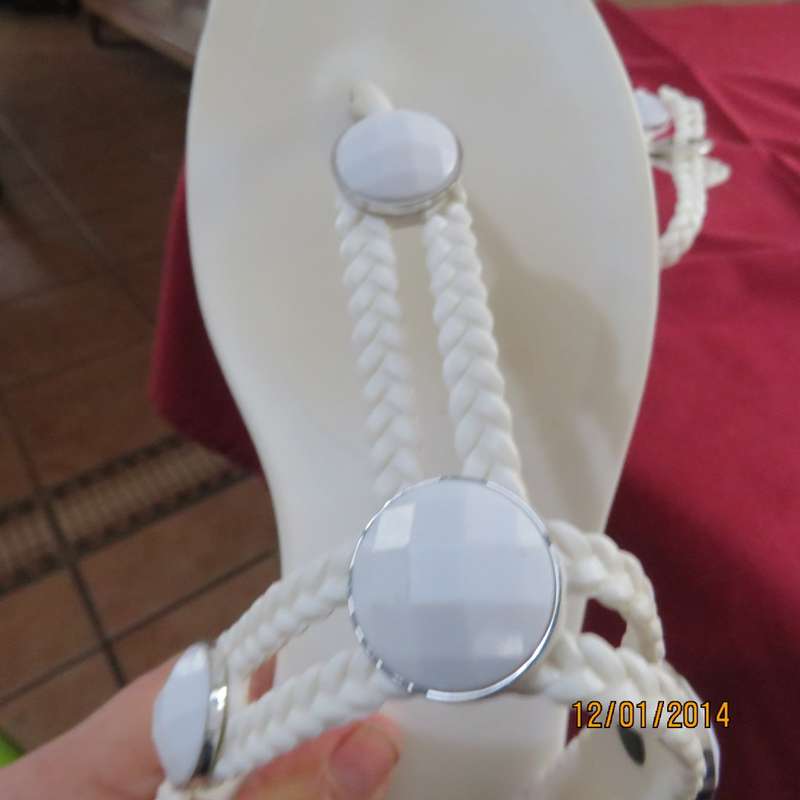 Pair white 100% vegan sandals designed in Australia. By HOLSTER size 6. As new condition