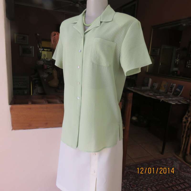 Apple green opaque small bubble check polyester button down top. Open collar. Size 36.Brand new cond
