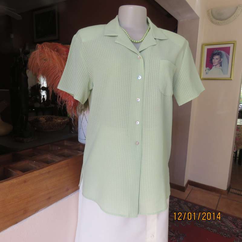 Apple green opaque small bubble check polyester button down top. Open collar. Size 36.Brand new cond