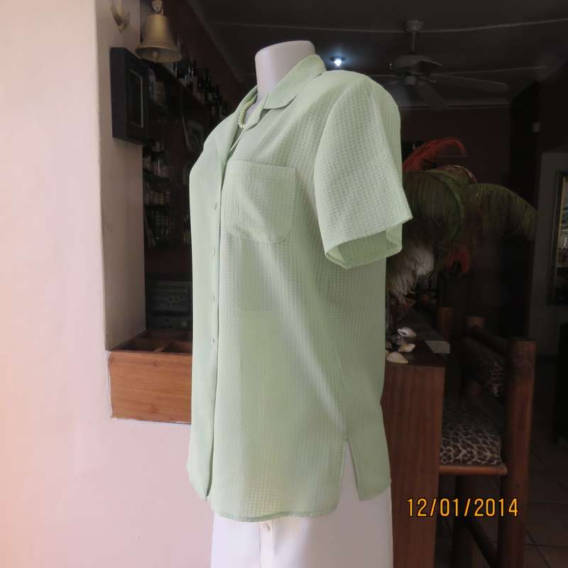 Apple green opaque small bubble check polyester button down top. Open collar. Size 36.Brand new cond