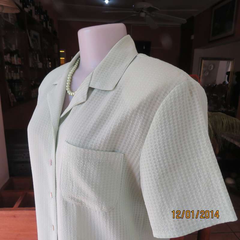 Apple green opaque small bubble check polyester button down top. Open collar. Size 36.Brand new cond
