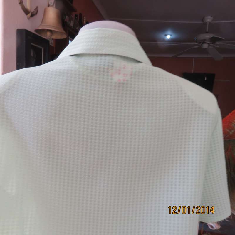 Apple green opaque small bubble check polyester button down top. Open collar. Size 36.Brand new cond