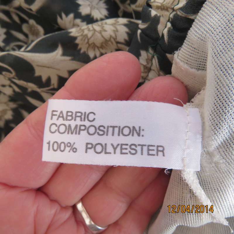 Amazing permanent pleated hunters green/cream flowers lined skirt Size 36. Elastic waist.