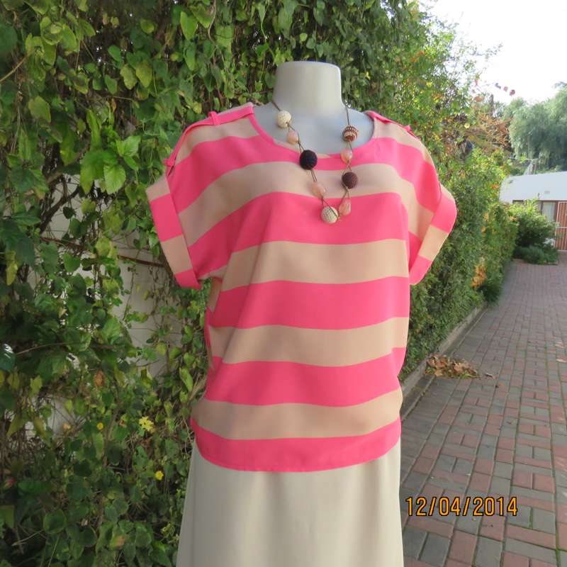 Pretty LEGIT slip over top in horizontal crimson and nude stripes. Tiny cut-on sleeves. Size 34.