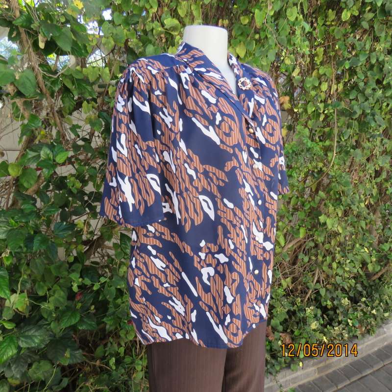 Beautiful vintage KRESIV navy/brown/white silky polyester top.Size 42. Gathered yokes. New condition