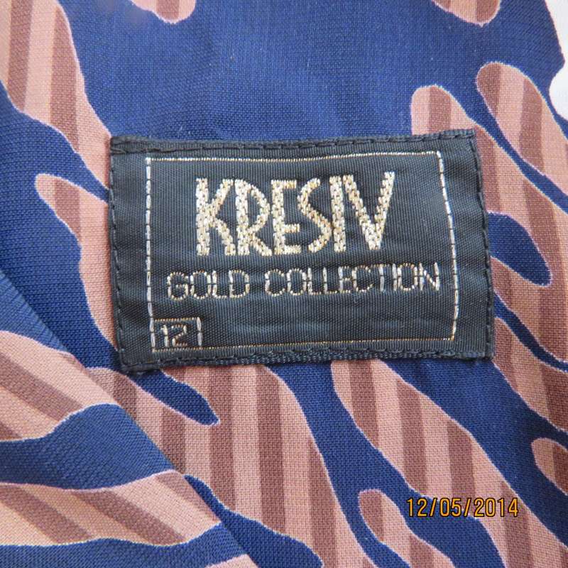Beautiful vintage KRESIV navy/brown/white silky polyester top.Size 42. Gathered yokes. New condition