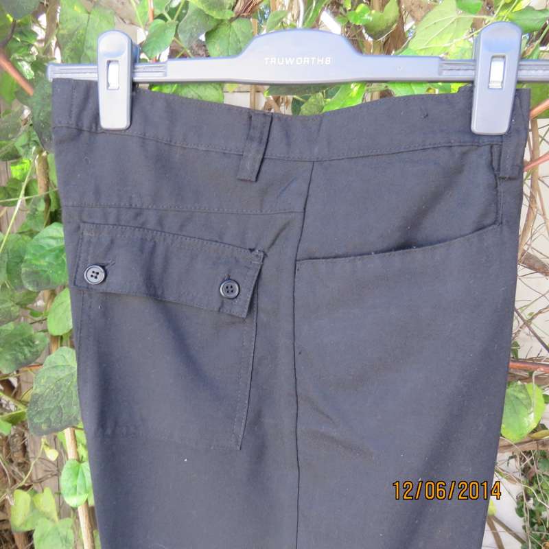 Men's smart light weight black poly/viscose pants in size 32 by ENZO MUNARI. Brand new condition.