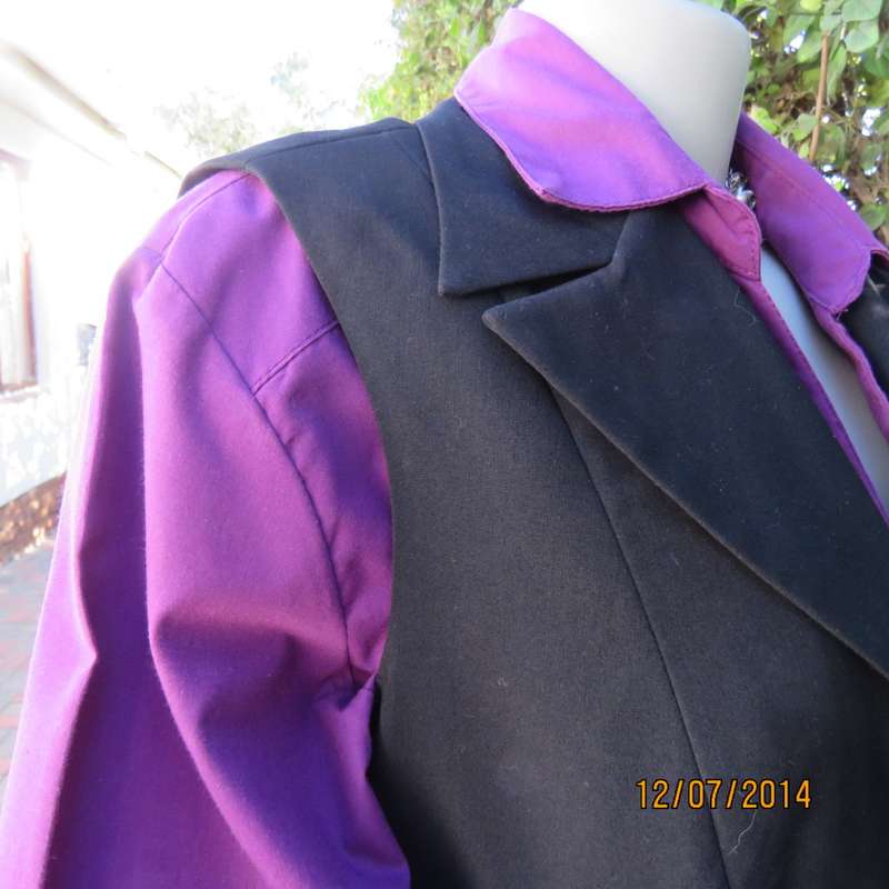 Elegant black sleeveless lined jacket.Three button closure/open collar. Size 38 by OASIS. New cond